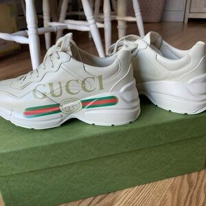 Chic Cream Sneakers on Green Box